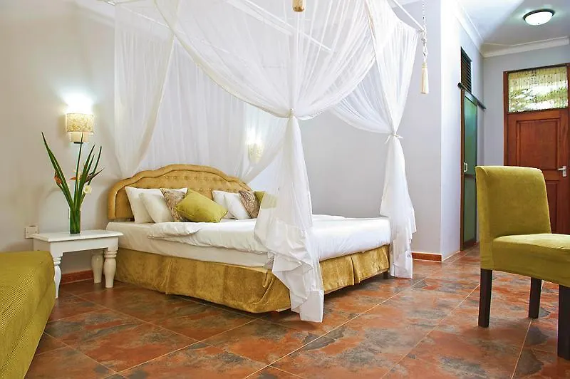 2 Friends Beach Hotel Entebbe 4*,  Uganda