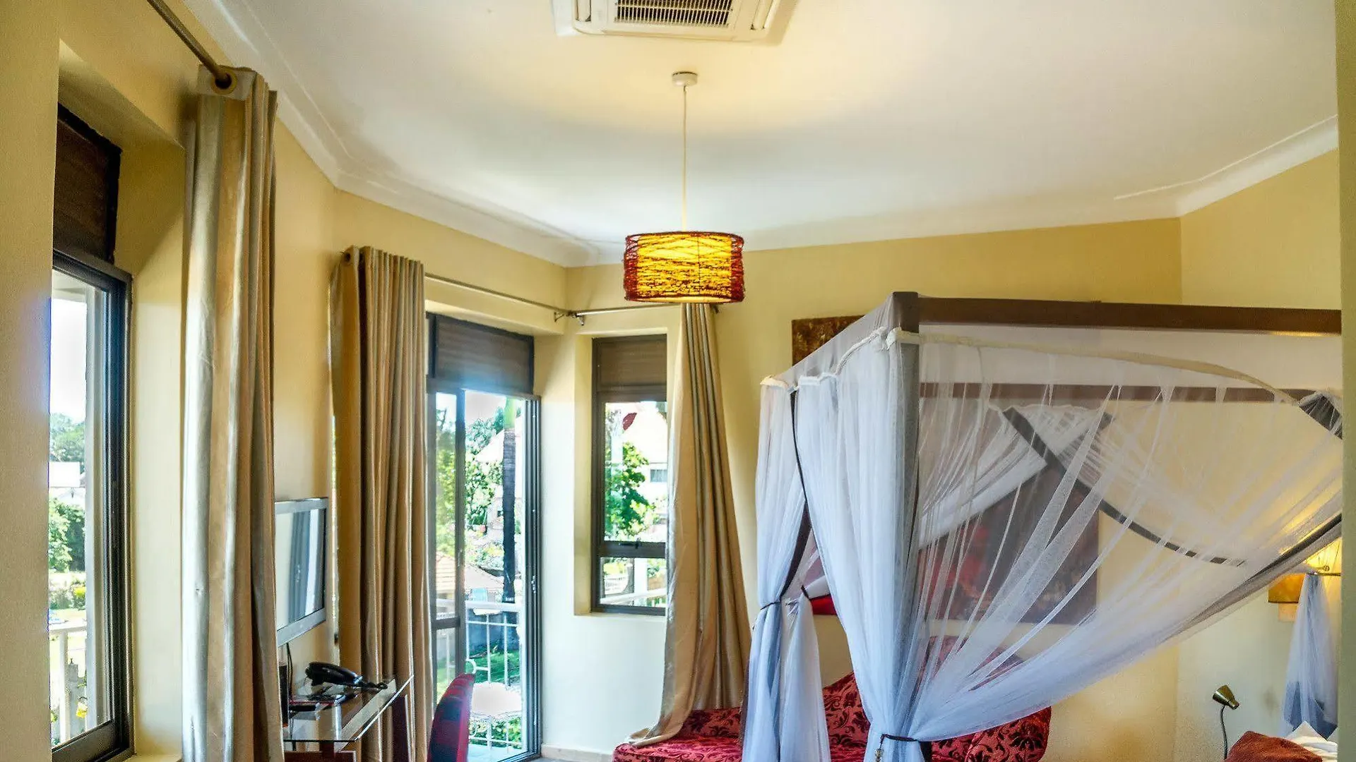 **** Resort 2 Friends Beach Hotel Entebbe Uganda