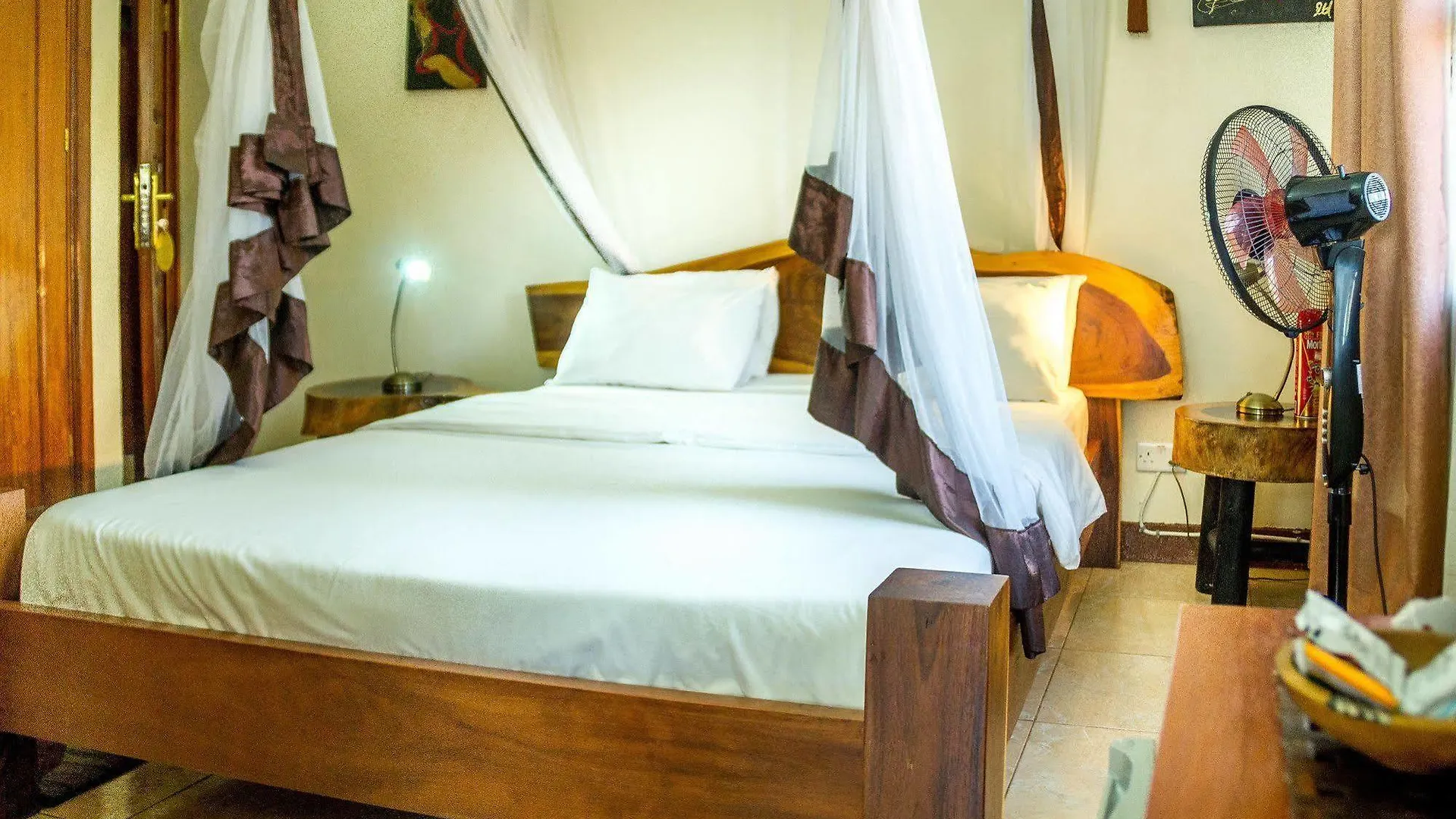 2 Friends Beach Hotel Entebbe 4*,